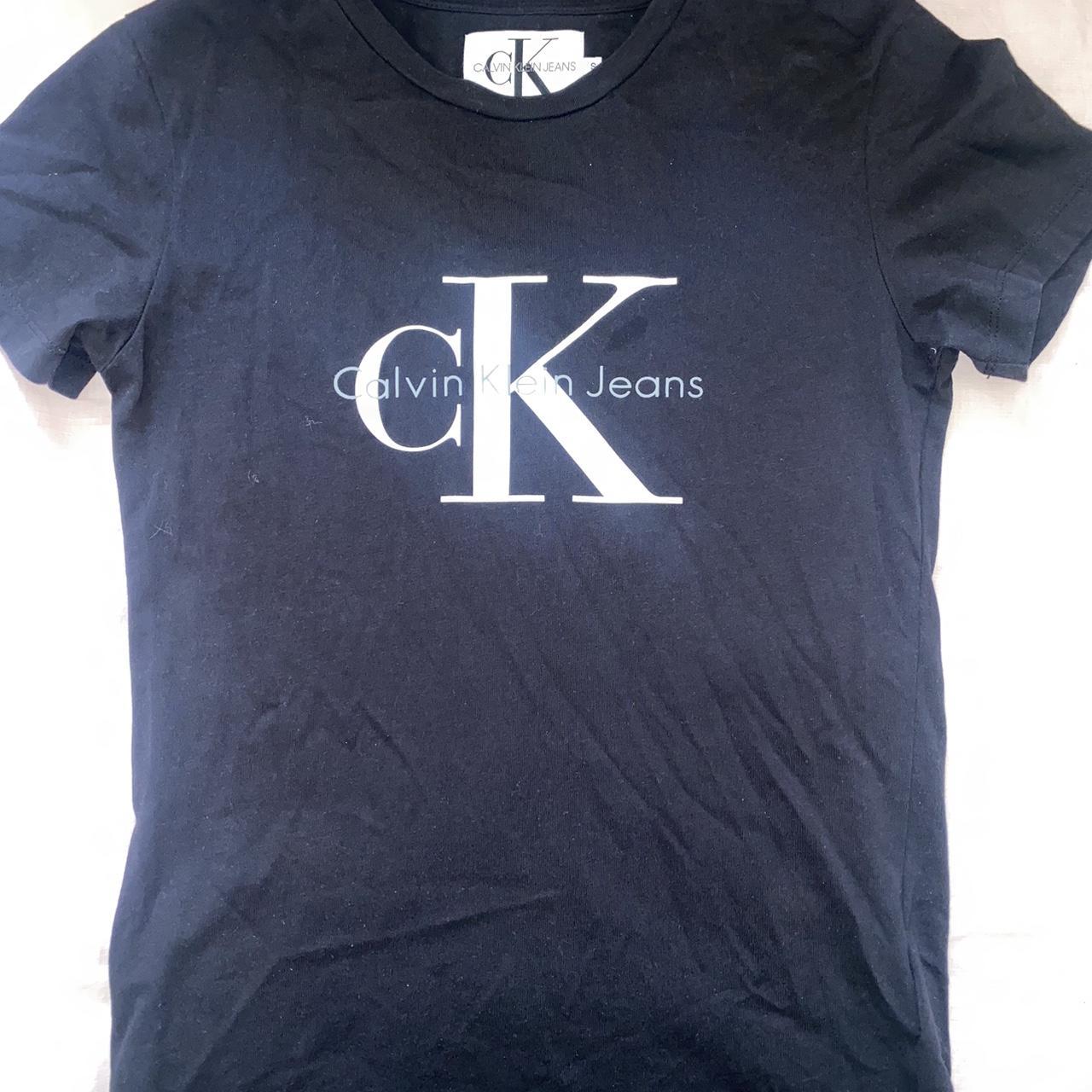 Calvin Klein t shirt in black Worn once, excellent... - Depop