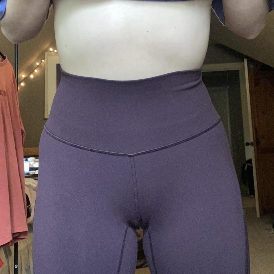 Lululemon purple violet leggings size 4 (I'm a size - Depop