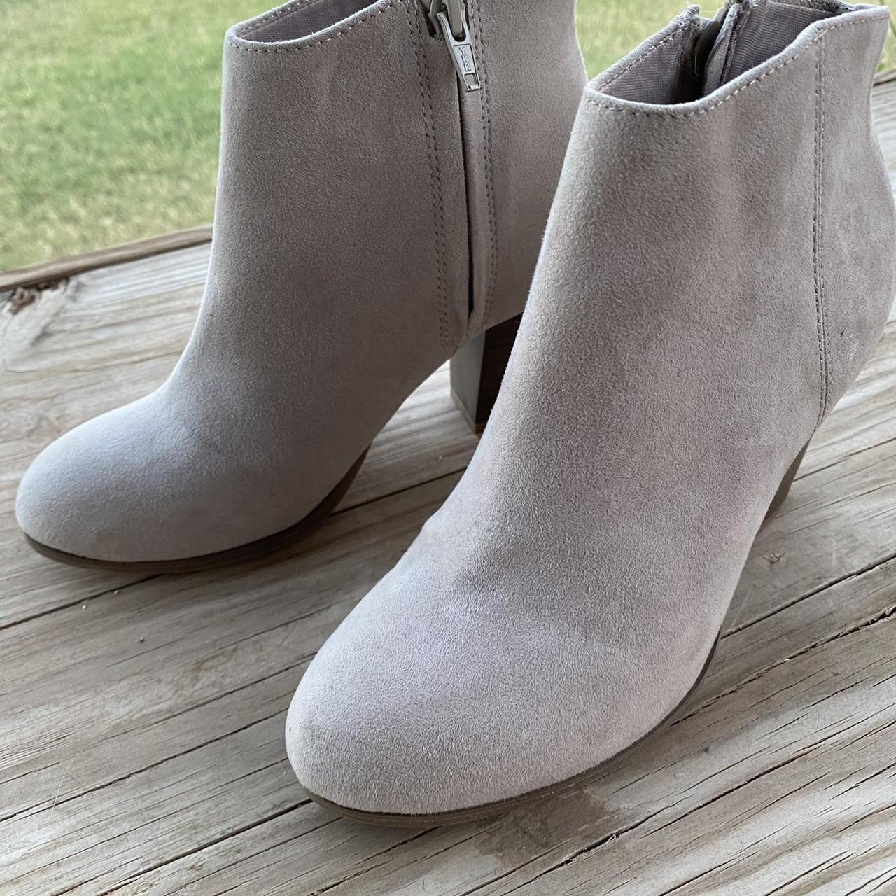 Taupe suede ankle boots womens size 6 Zipper on the