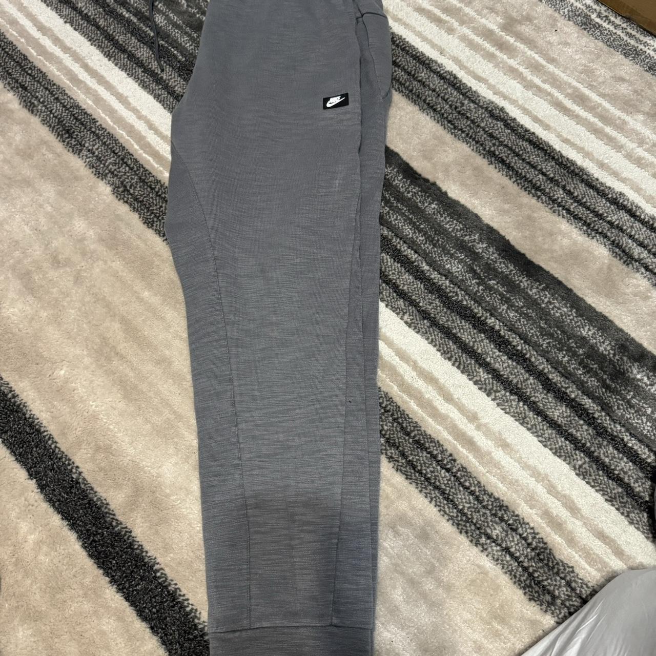grey nike joggers with black zipper