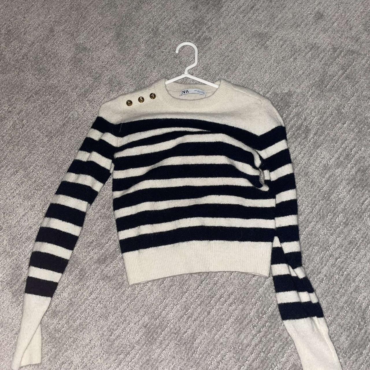 Zara Women's White and Navy Jumper Depop