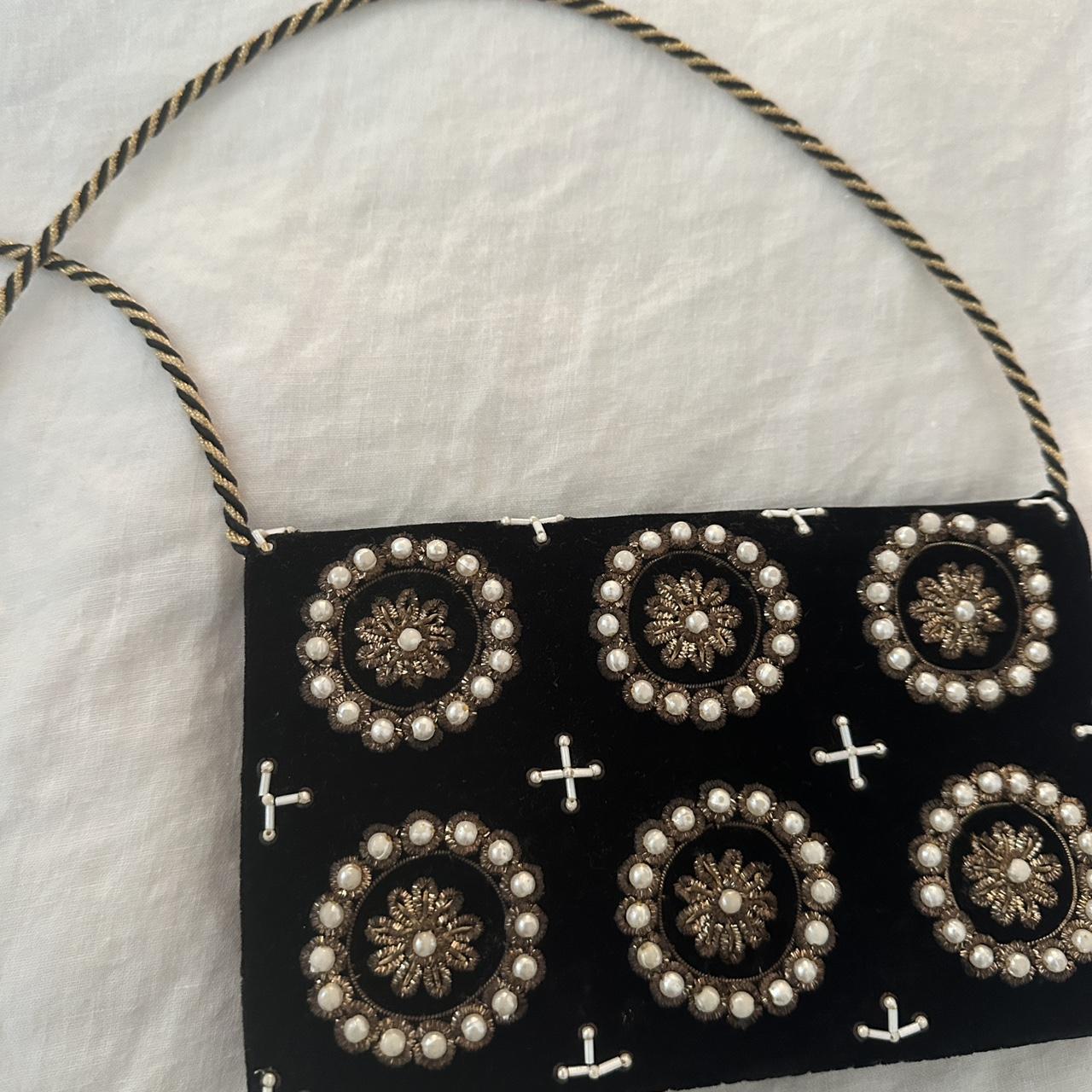 item listed by sophiahatchitt