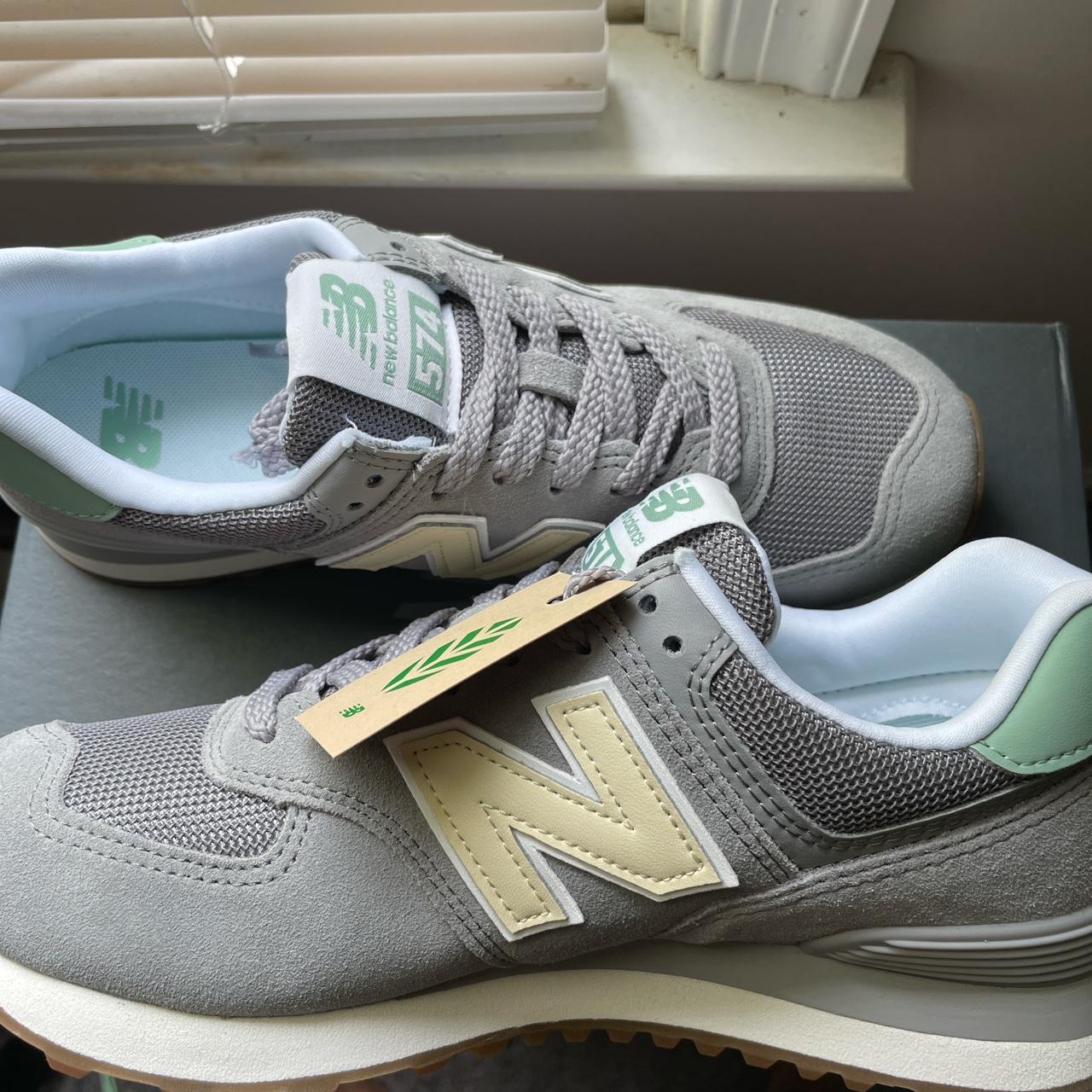 New Balance Women's Cream and Grey Trainers | Depop