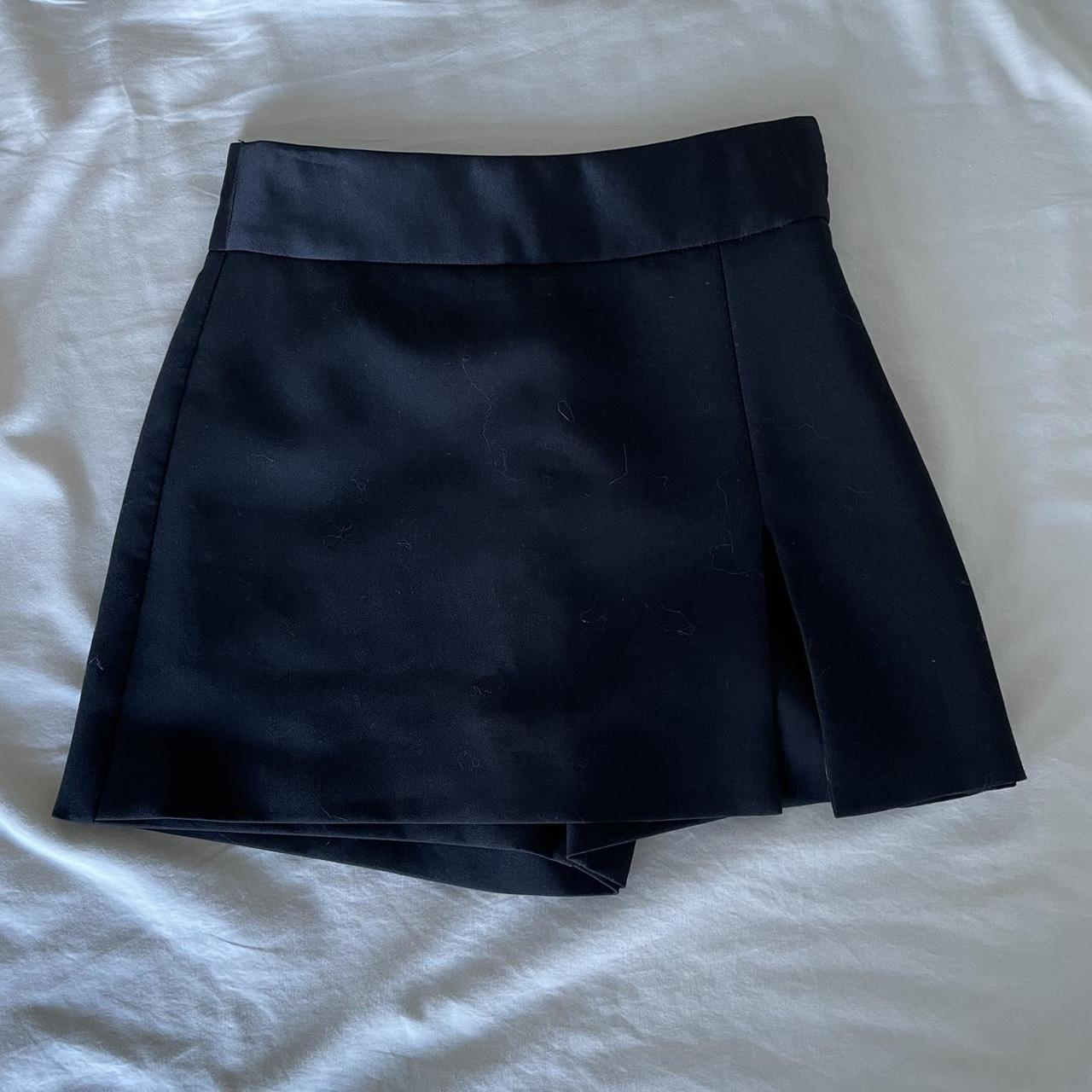 Zara Skort! -worn a couple of times -great for... - Depop