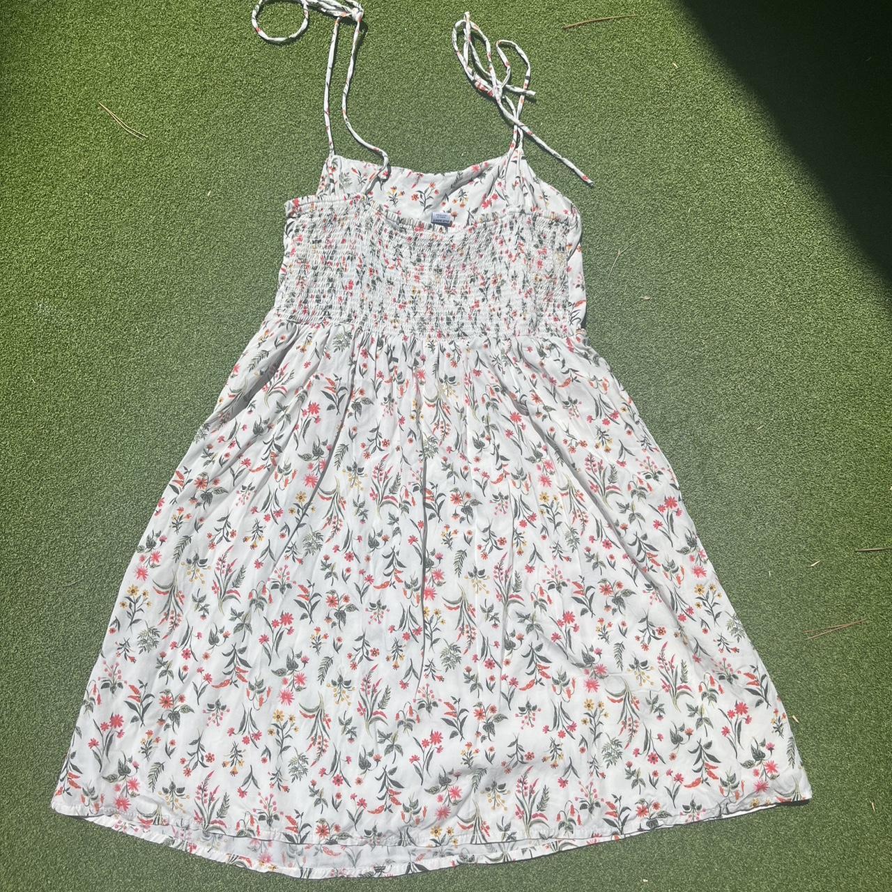 Cutest flower summer dress! Flowy and has POCKETS!... - Depop