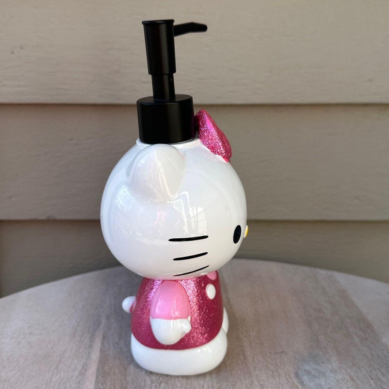 Hello Kitty soap selling dispenser color pink