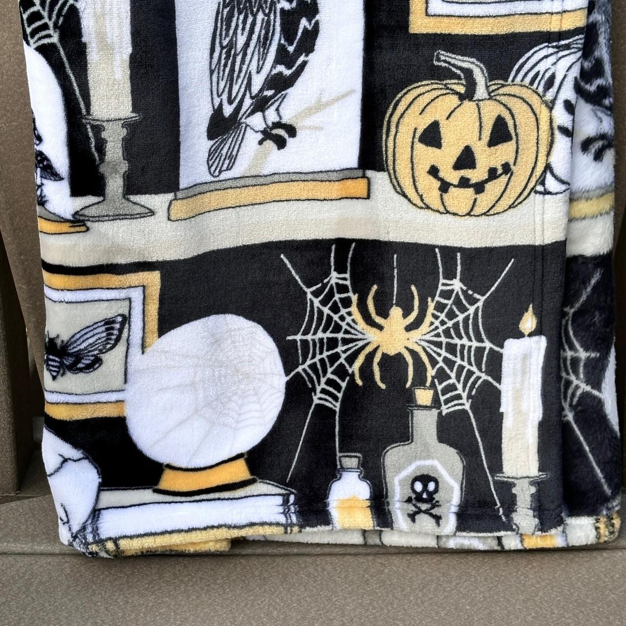 Cynthia Rowley *cozy* halloween bat hotsell blanket