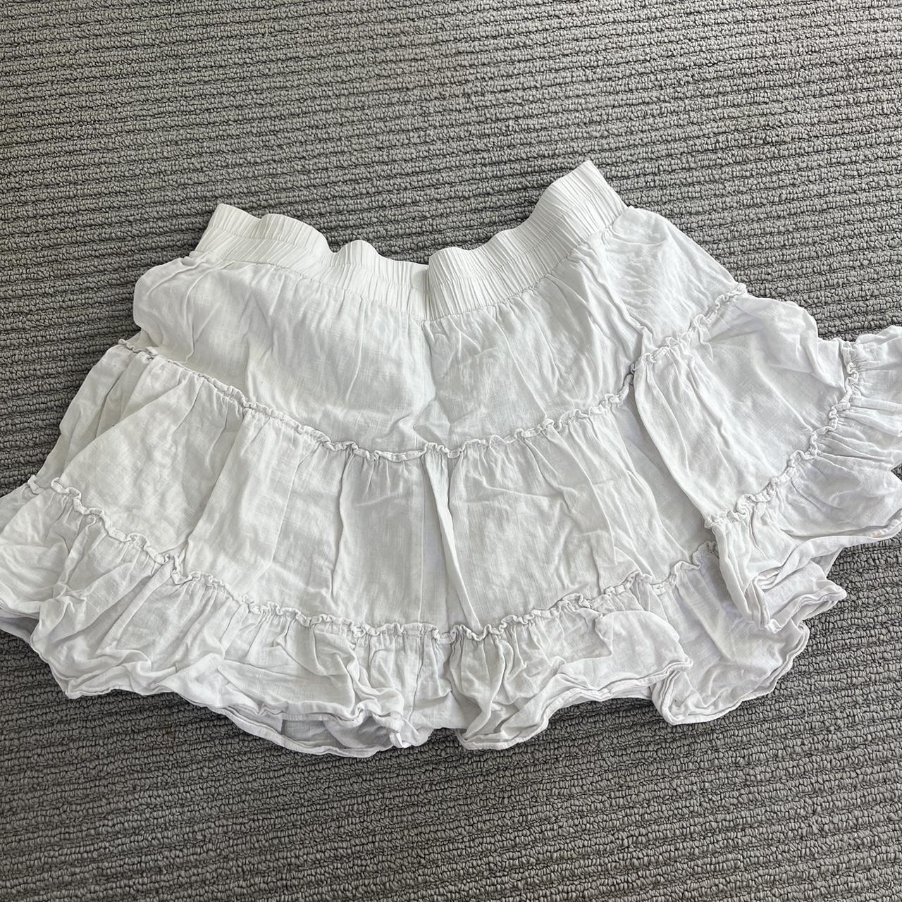 Mooloola white frilly skirt. Size 14, but fits... - Depop
