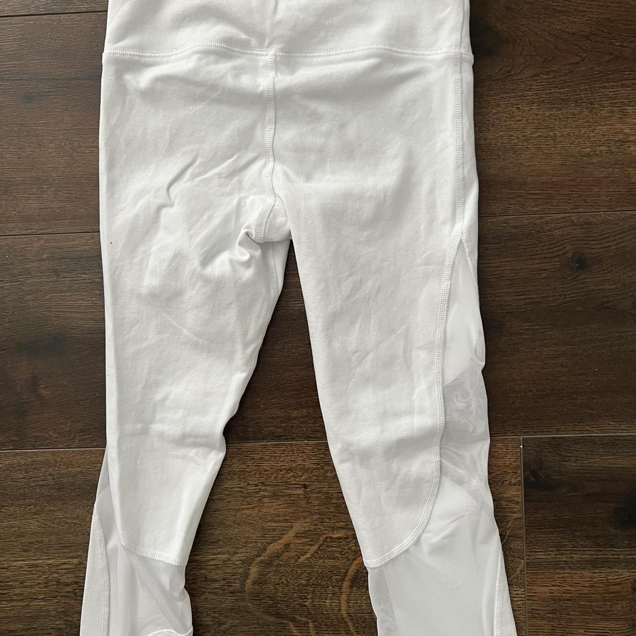 White Alo yoga pants that are oh sooo flattering! - Depop