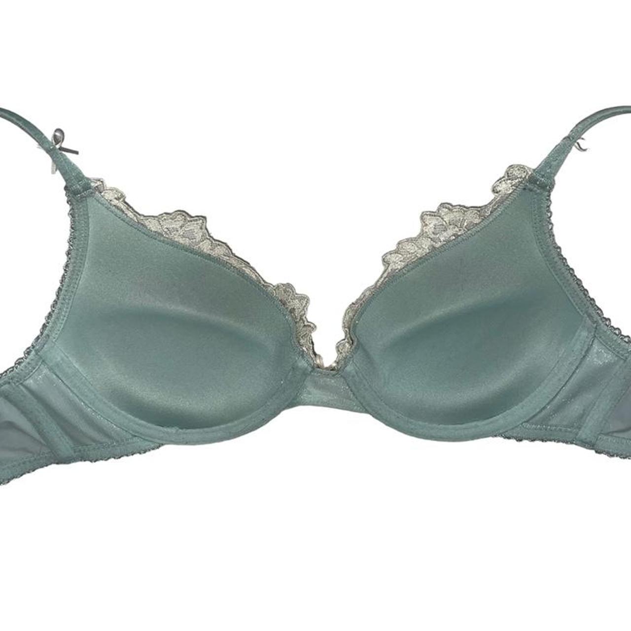 Ambrielle Women's Bra Depop