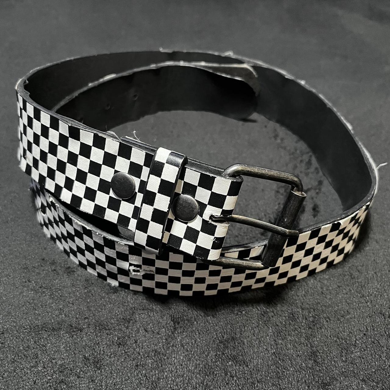 Hot Topic Women's White and Black Belt Depop