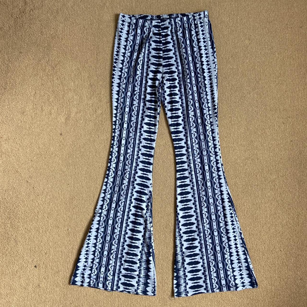 leghing flares size - S/M worn quite a lot and... - Depop