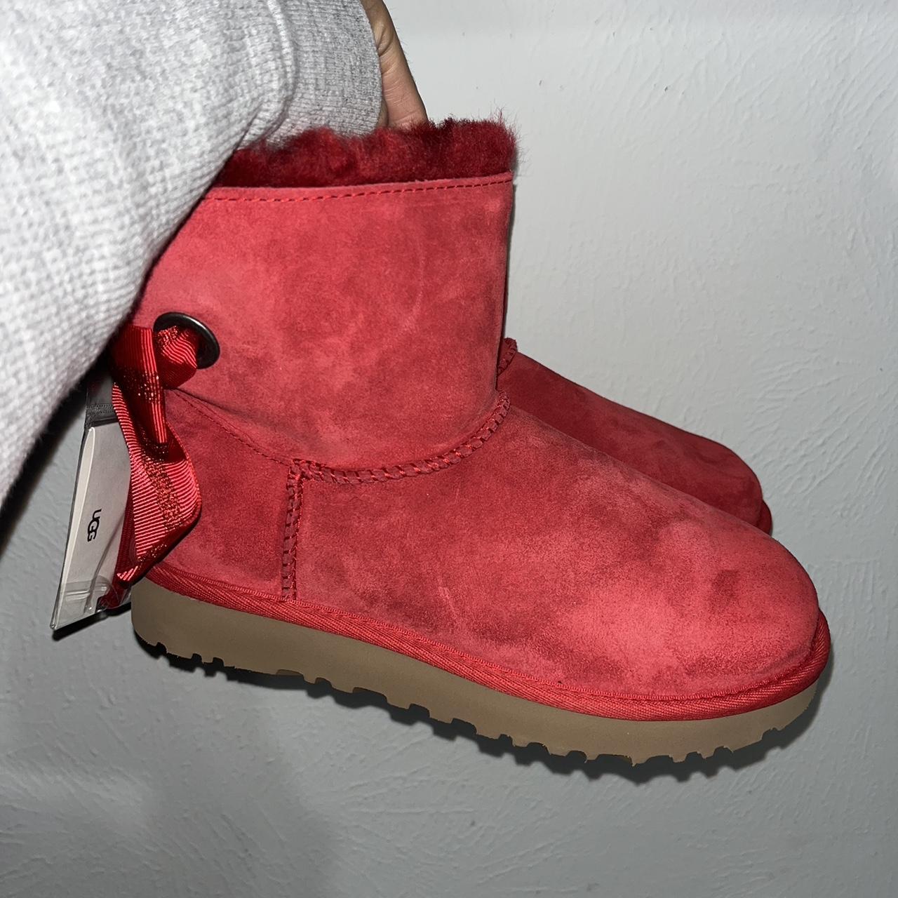 Red best sale uggs bow