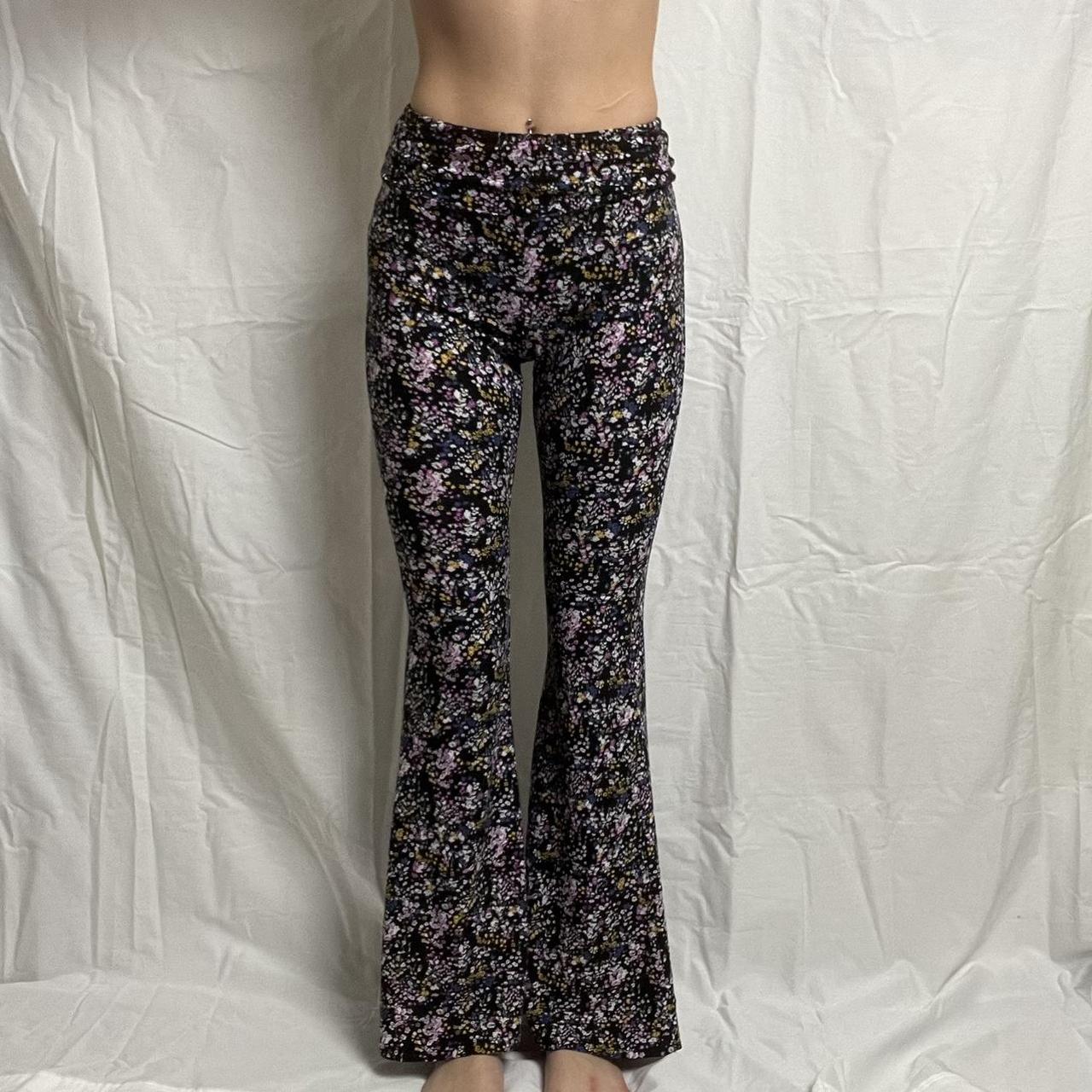 floral print yoga pants brand no boundaries size - Depop