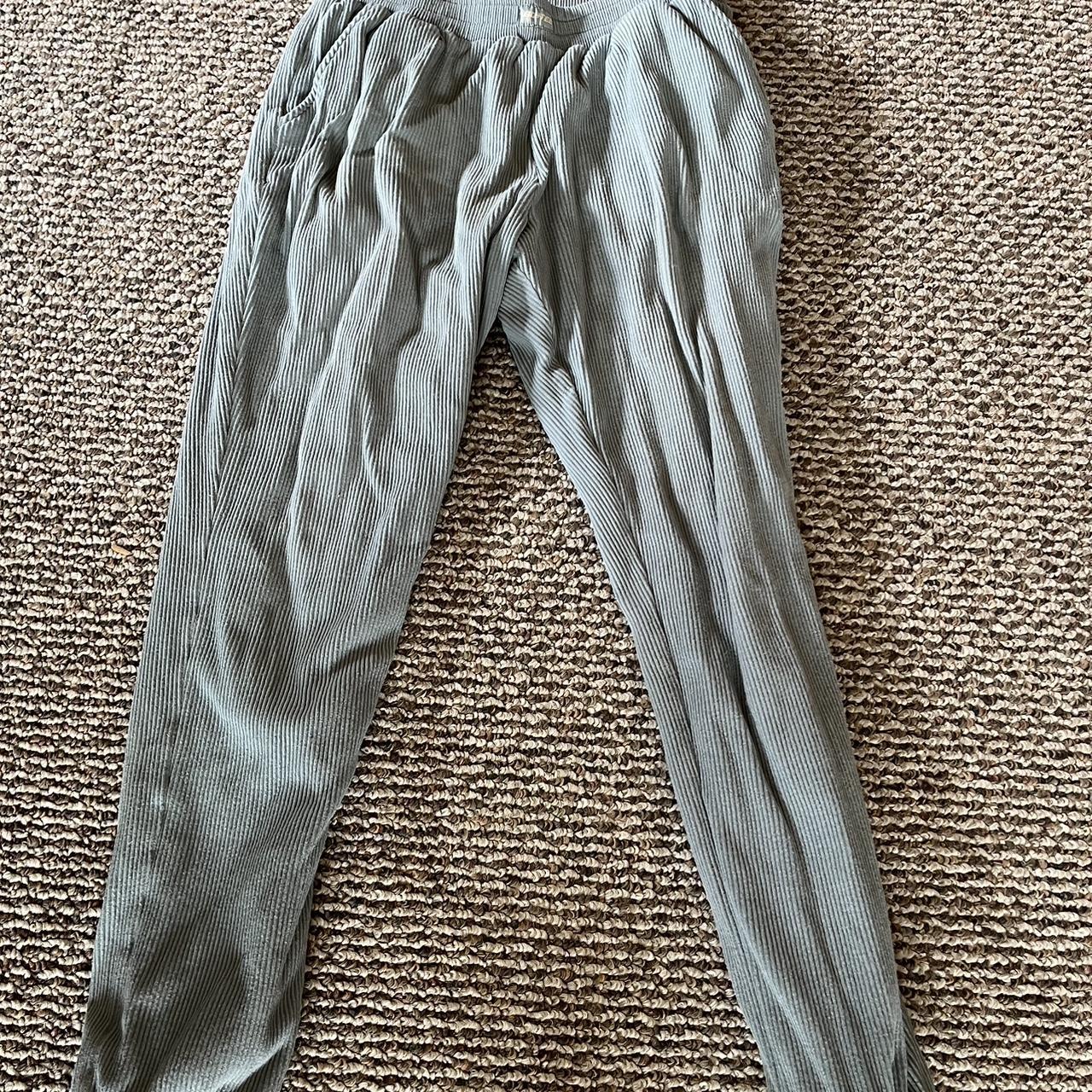 Bo + Tee gray/green sweatpants with pockets. Fully - Depop