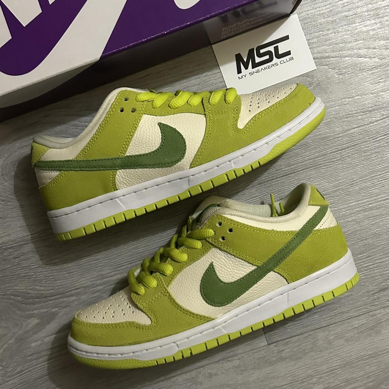 Nike Women's Green Trainers | Depop