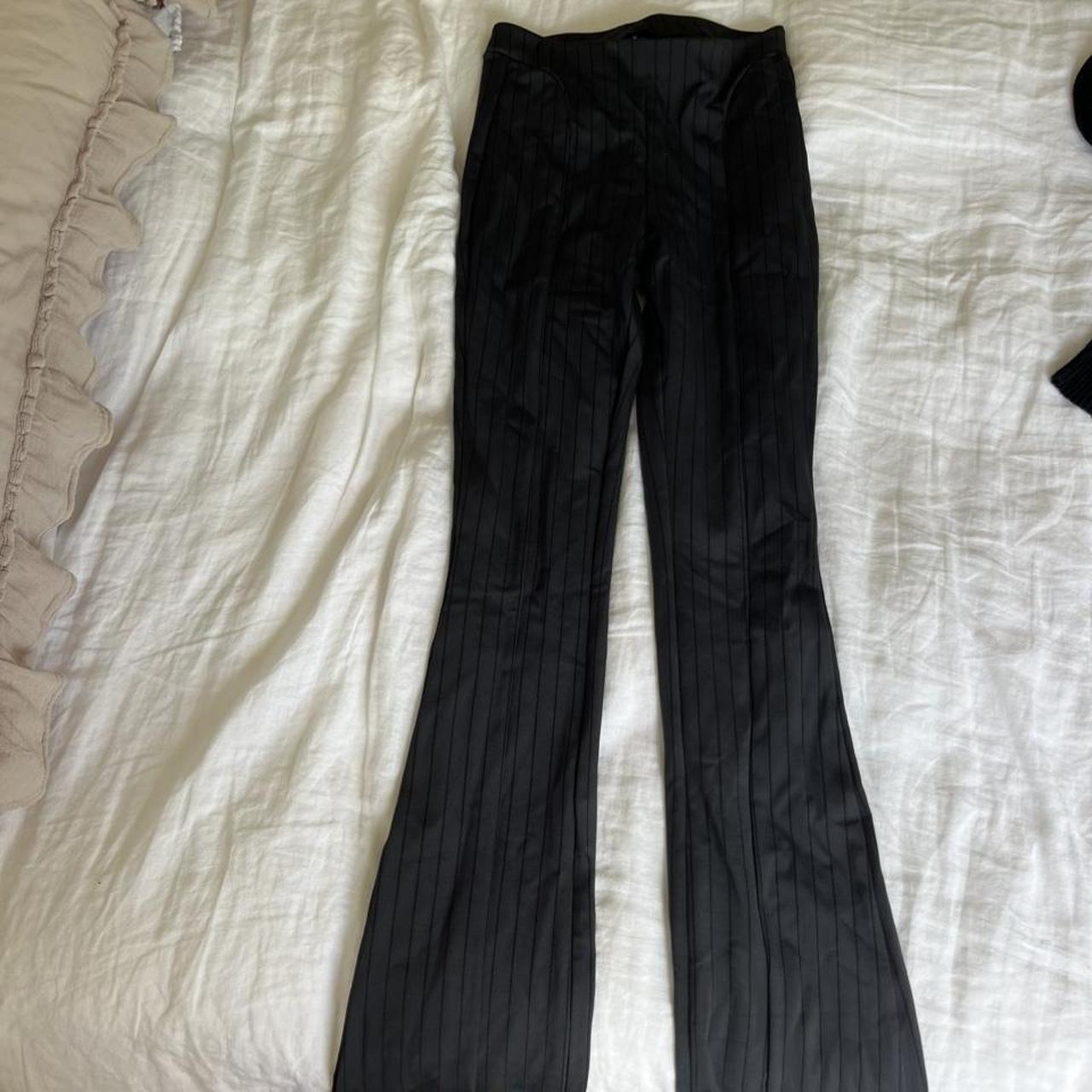 Alo black yoga pants. Super comfy and flattering.... Depop