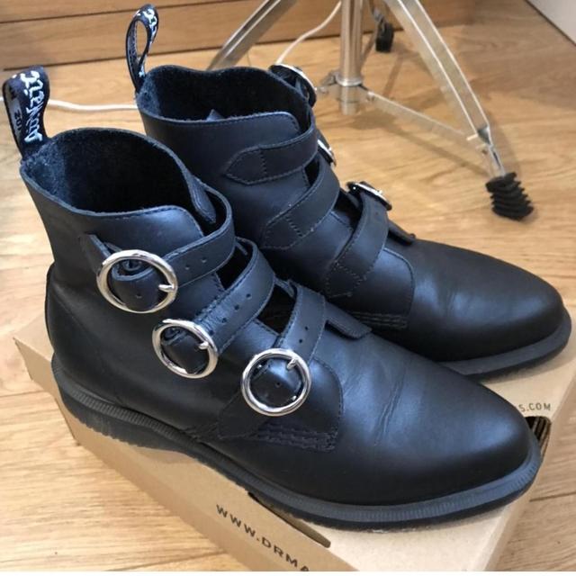 Maudie cheap dr martens