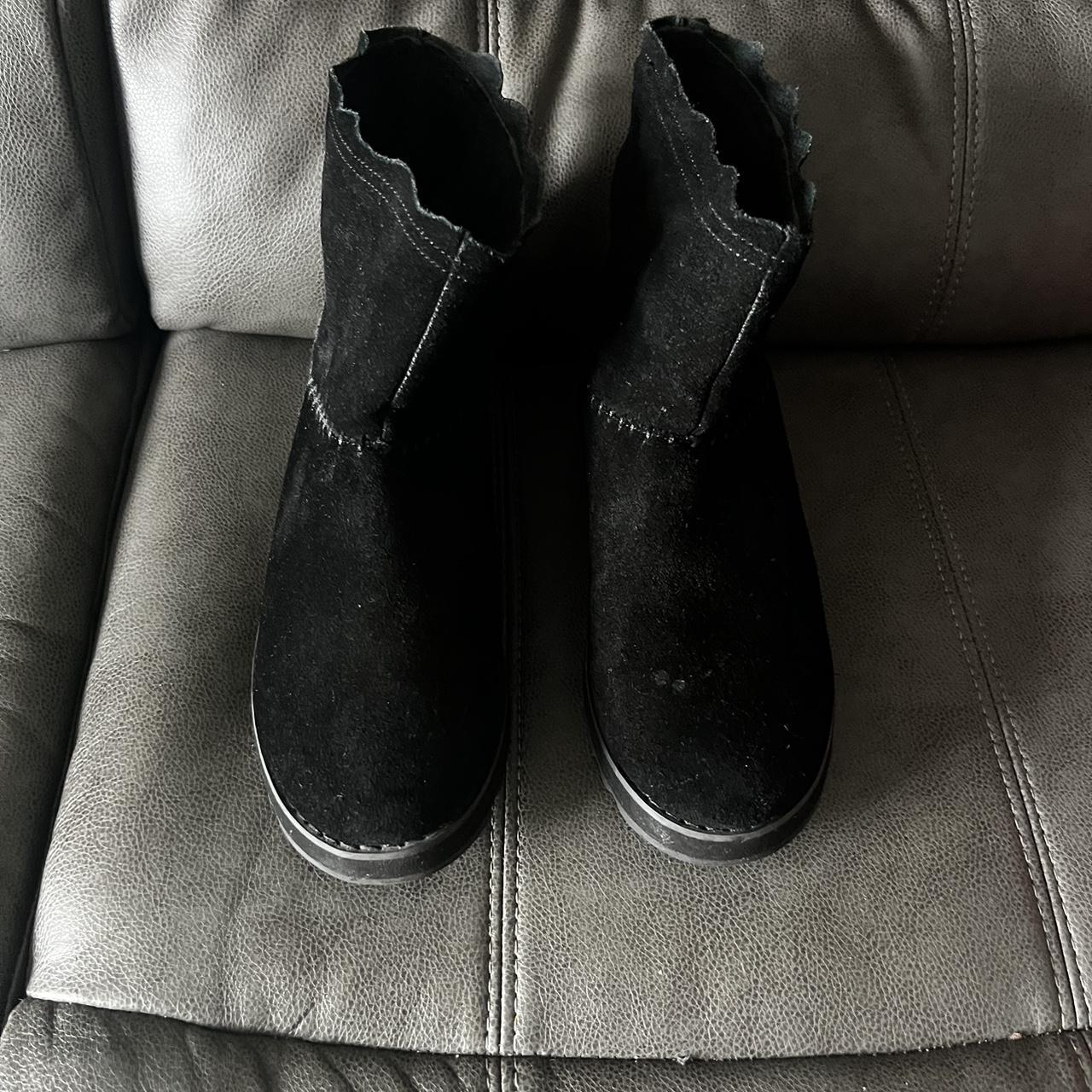 Skecher boots Good condition Size 5 Black in colour - Depop