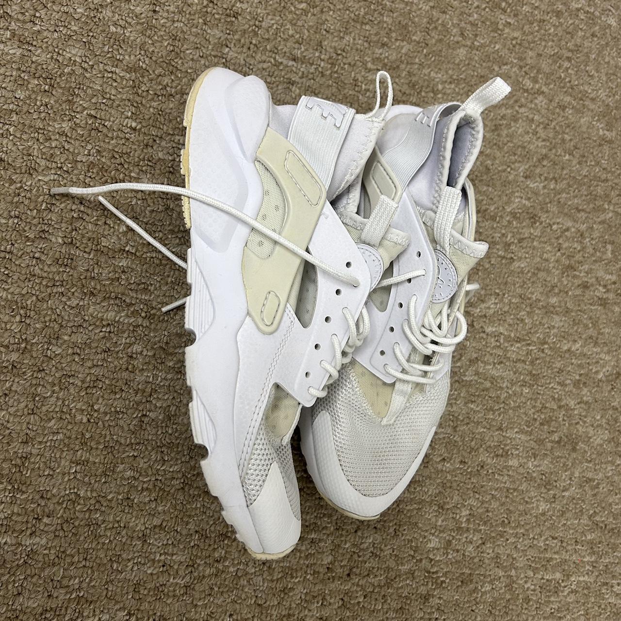 white huarache size 5