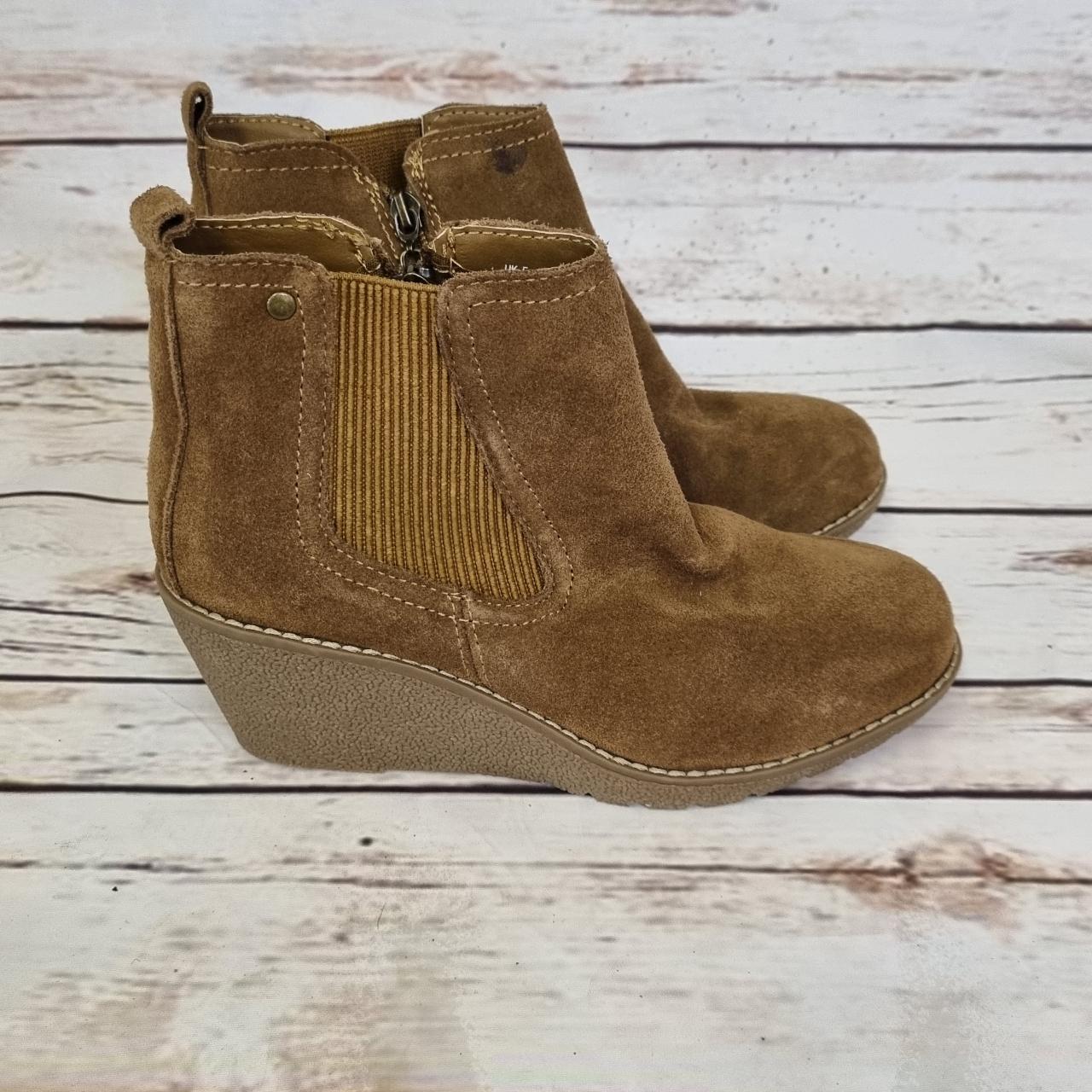 khombu wedge boots