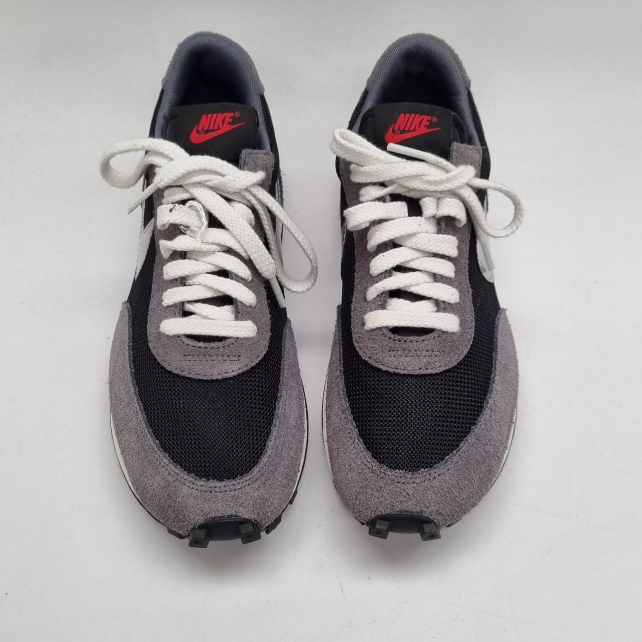 Nike Women's Grey and Black Trainers | Depop