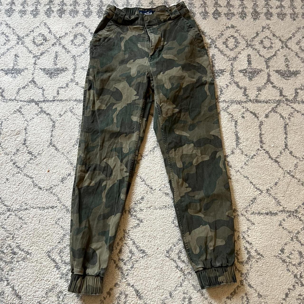 Hollister Camo Trousers Worn once and washed Size S - Depop