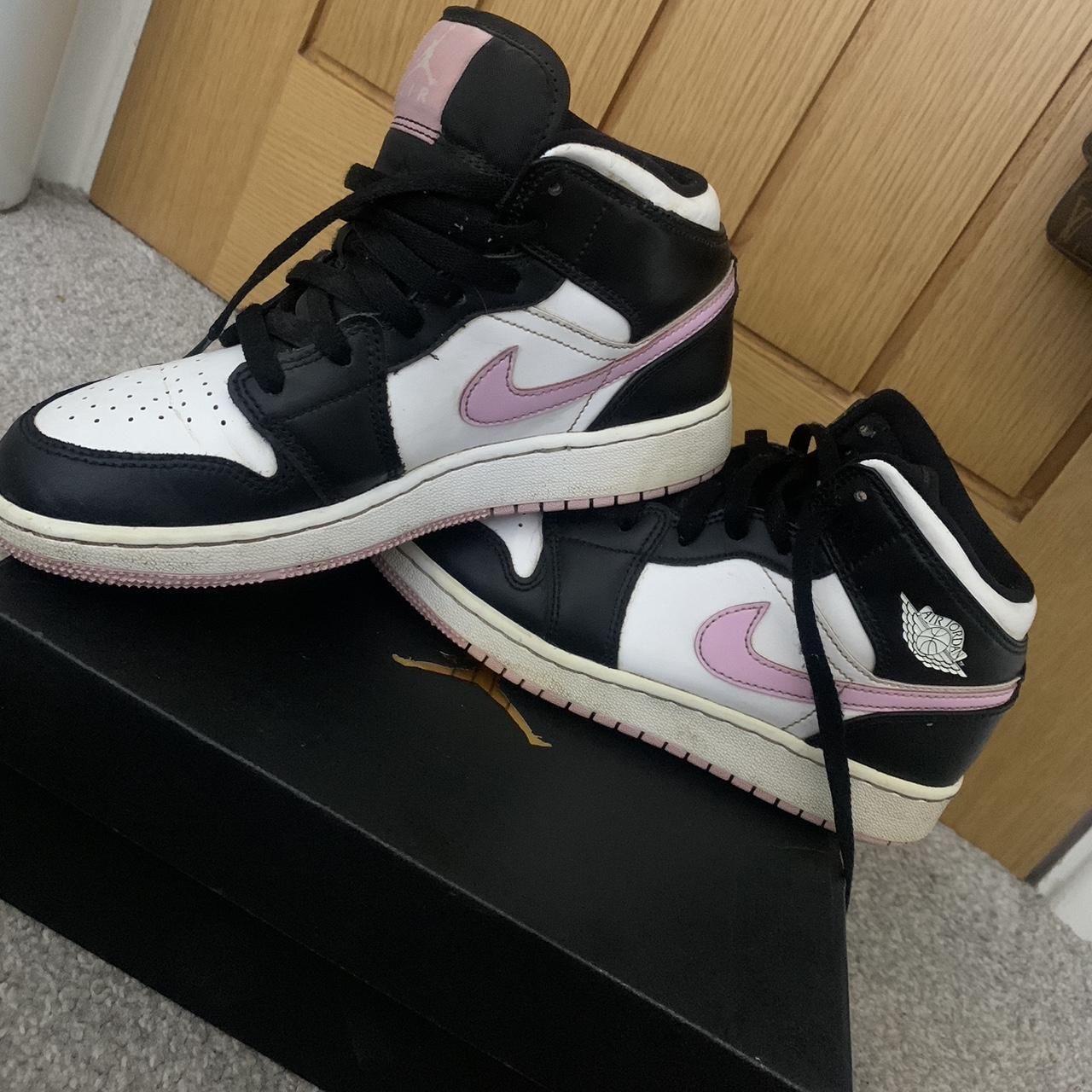 jordan 1s pink black and white