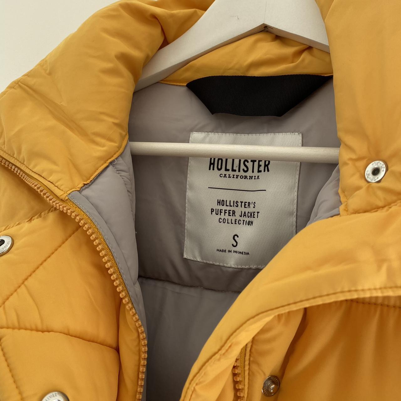 Hollister yellow puffer jacket online