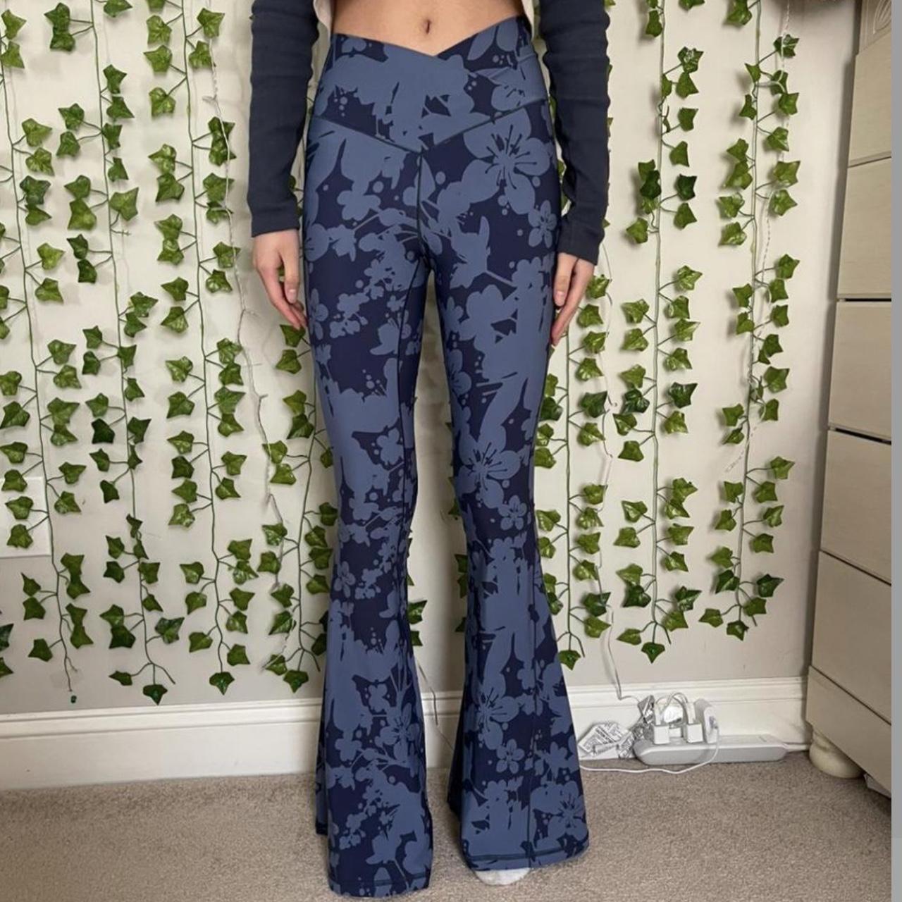 Aerie Women's Blue and Navy Leggings Depop