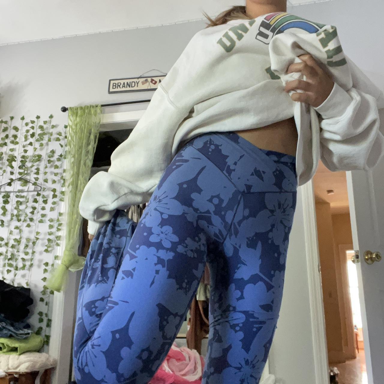 Aerie Women's Blue and Navy Leggings Depop