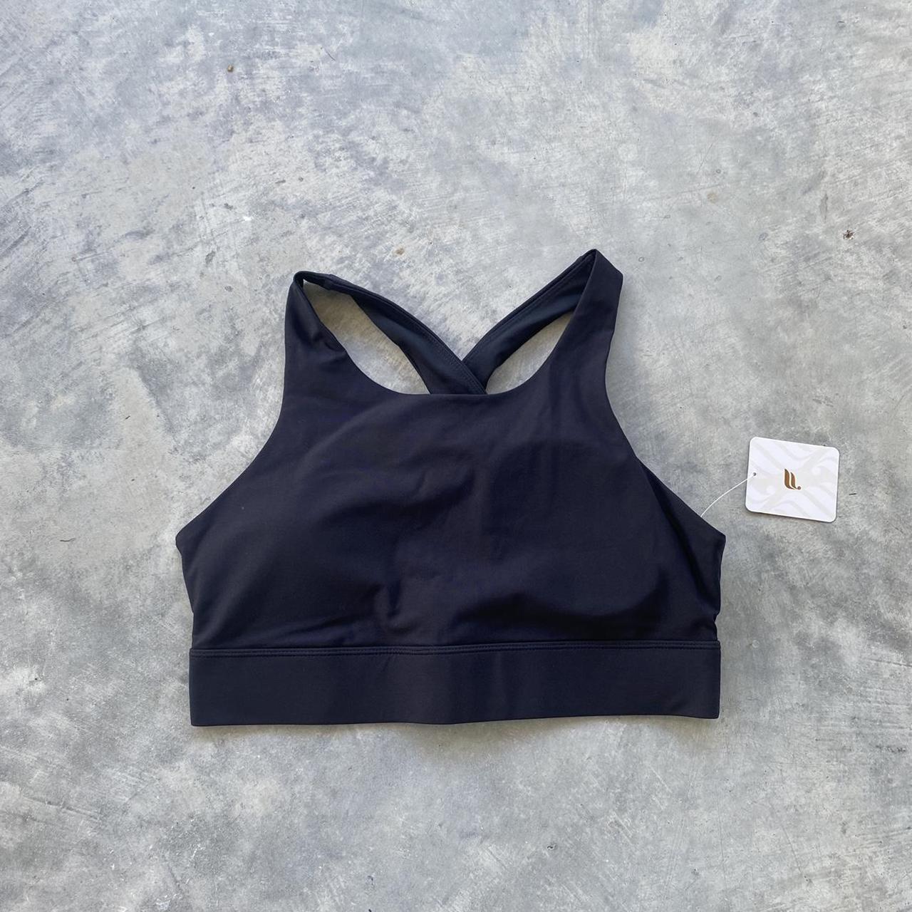 Fabletics no-bounce sports bra in piscina/reflective - Depop