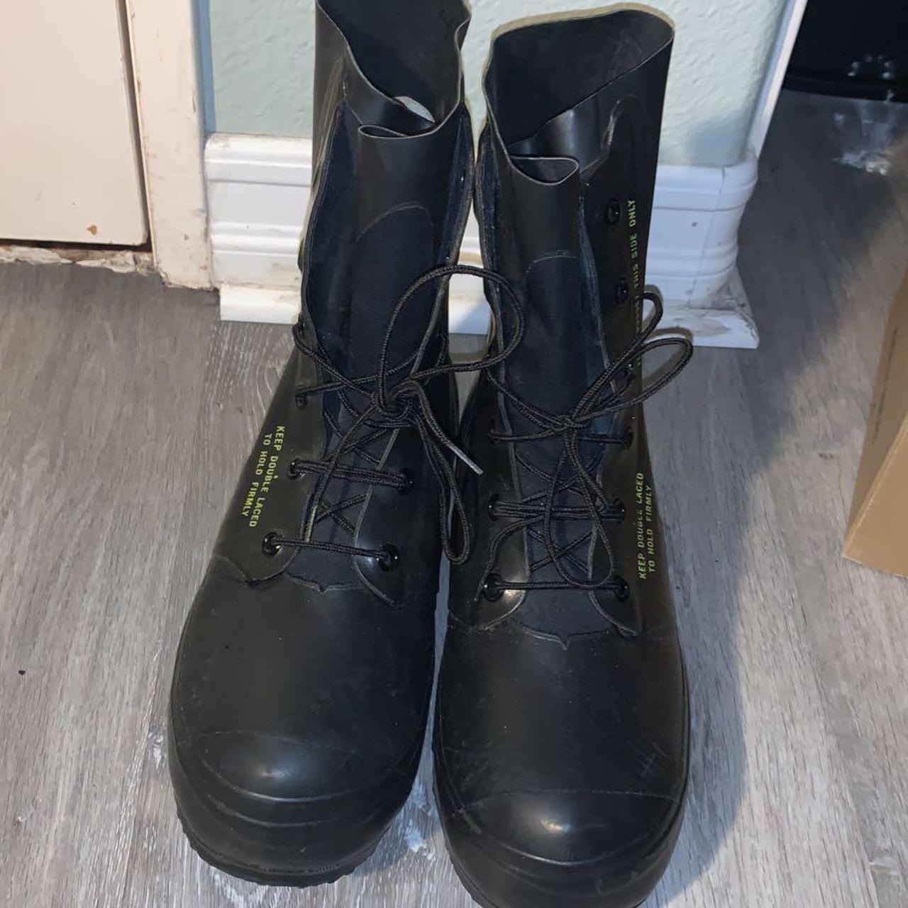 BATA BUNNY BOOTS SIZE 11 CAN FIT A 12 - Depop