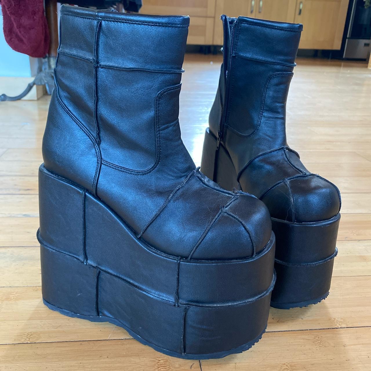 Demonia stack outlet platform boots