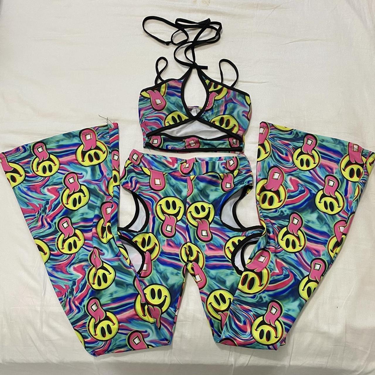 Iheartraves set top is size XL and bottoms are a - Depop