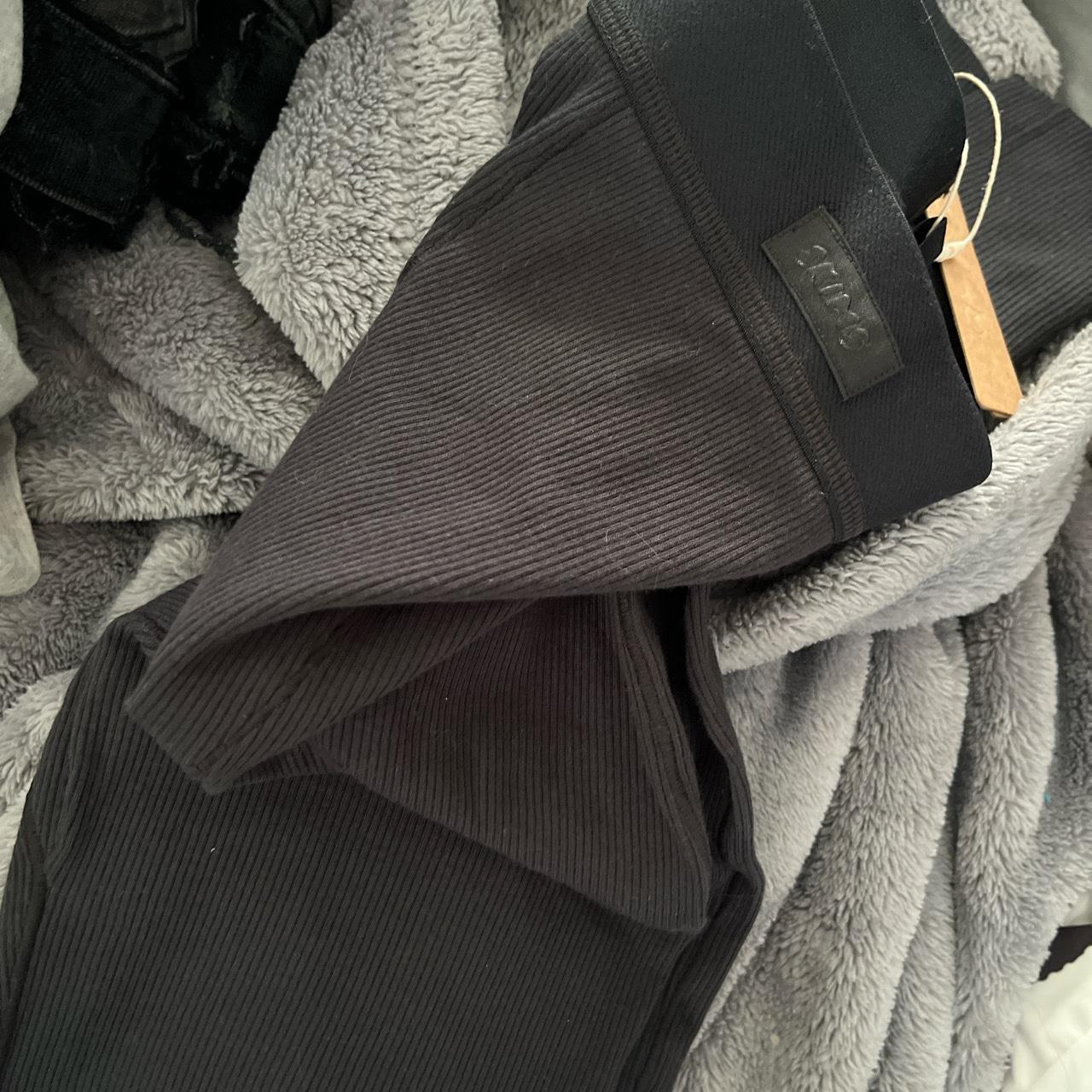 Skims black thermal leggings in color soot Very - Depop