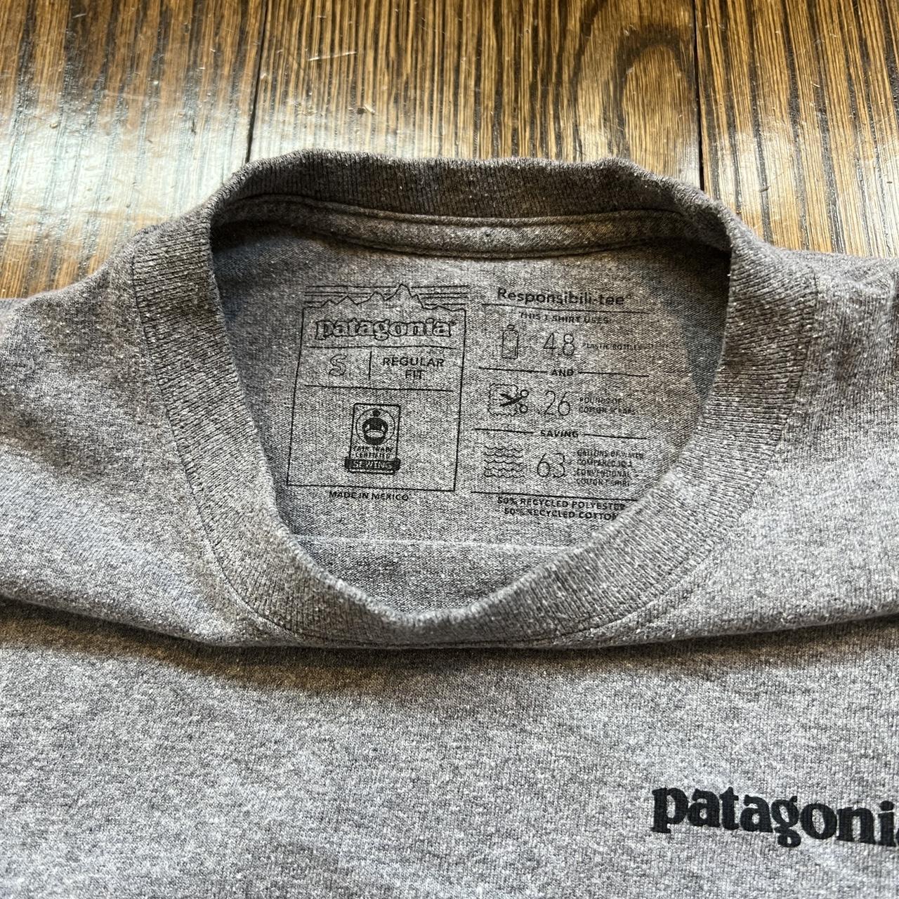 Patagonia Men's Grey T-shirt (2)