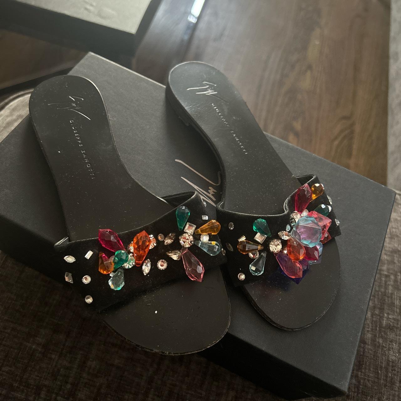 item listed by rayannakeira
