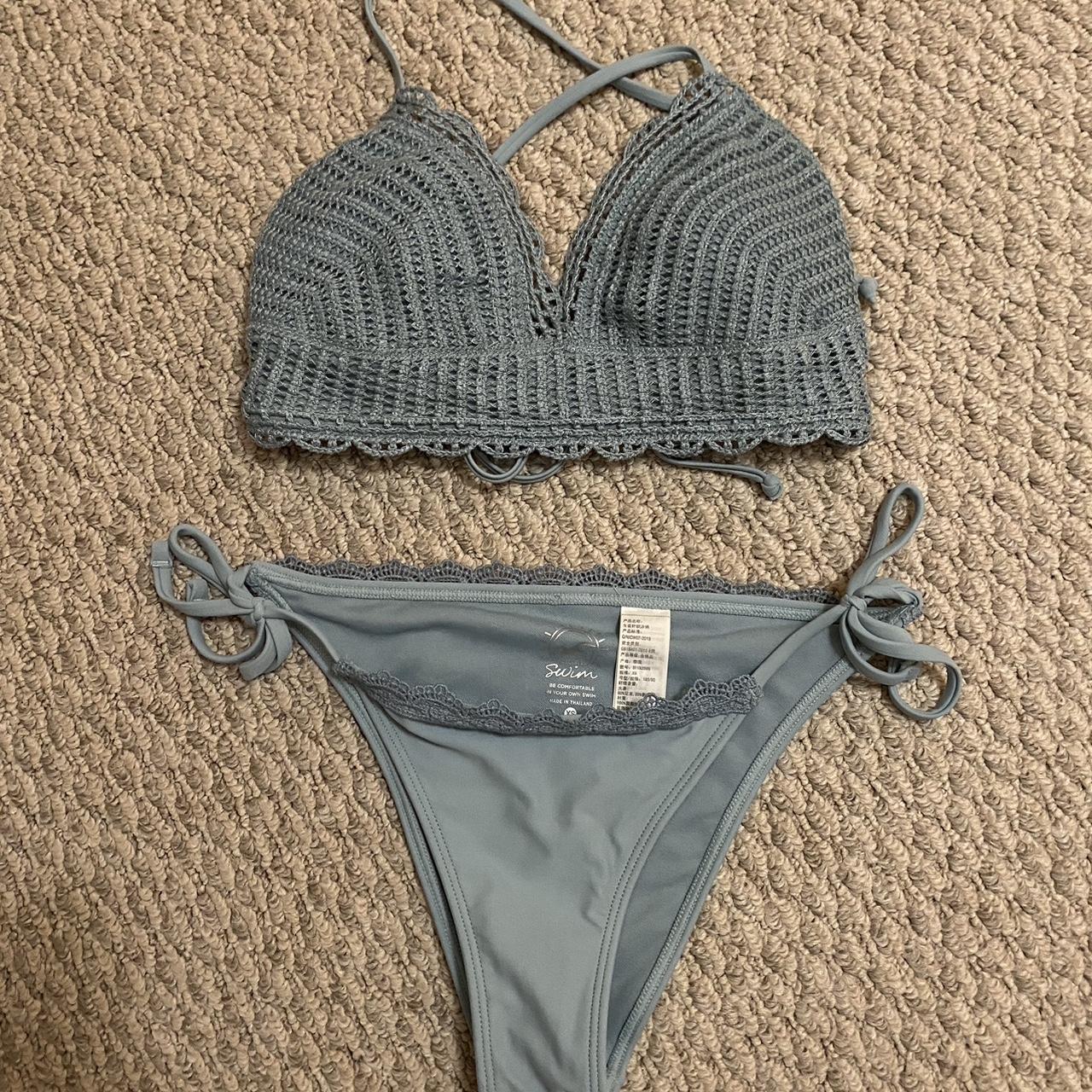 Hollister bikini set Size extra small hollister Depop