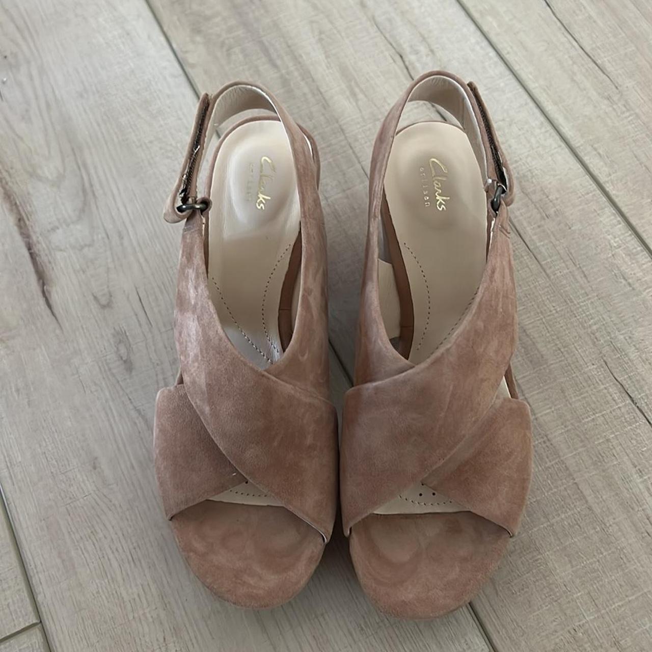 clarks tan wedges