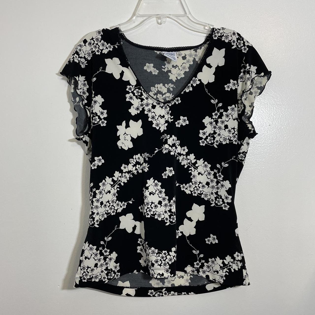 early 2000s black and white floral top in like new... - Depop