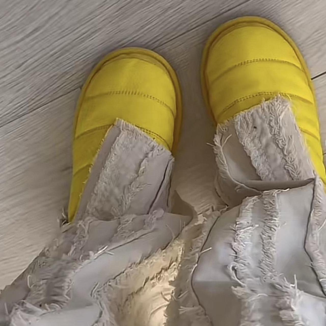 uggs yellow