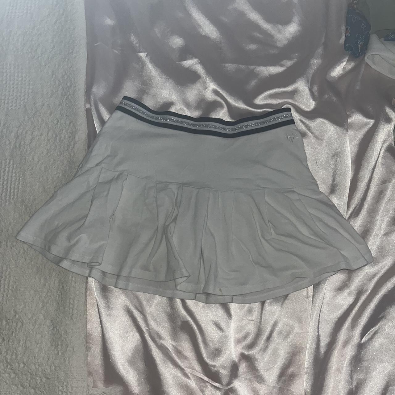 white tennis skirt size kids 12 but could fits... - Depop