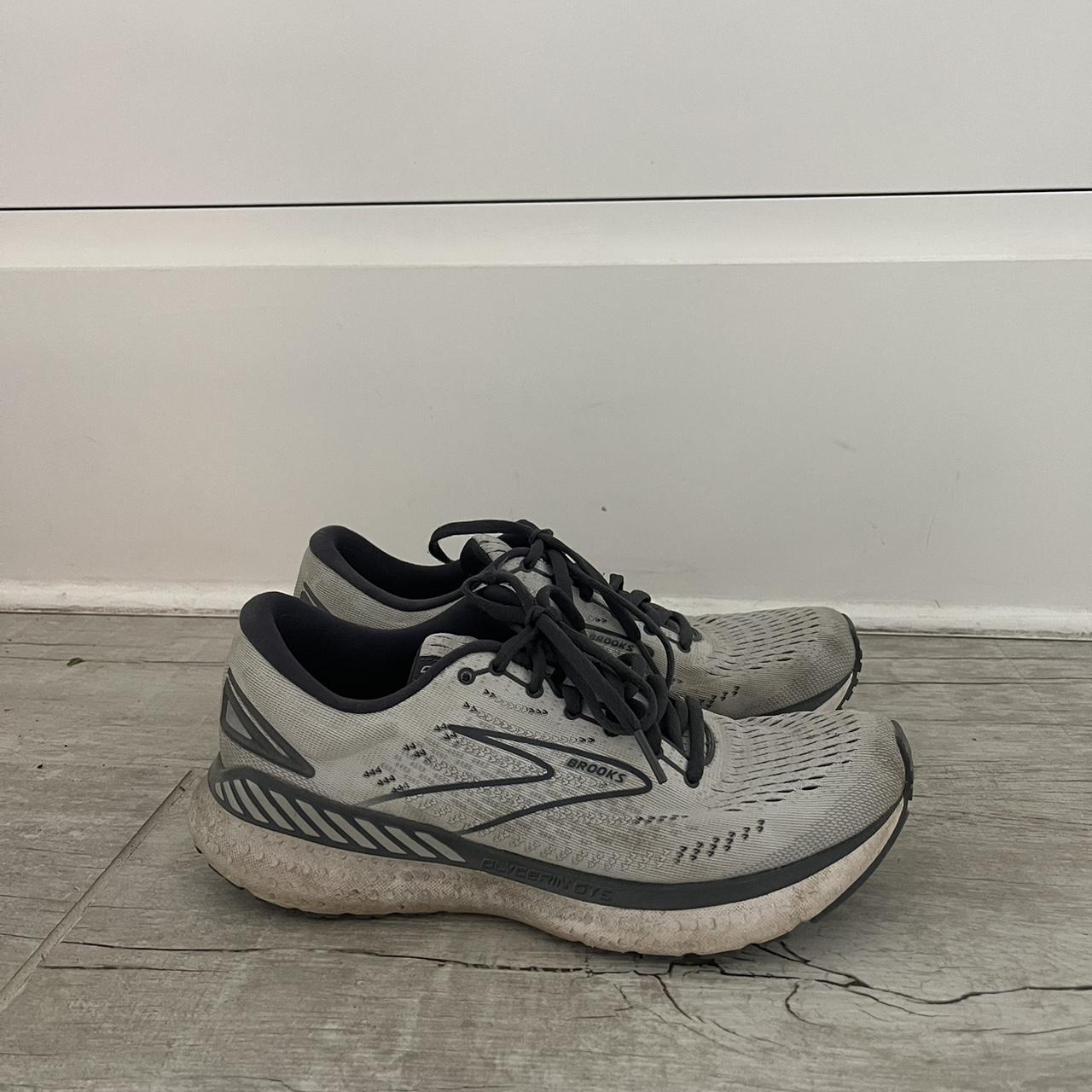 Brooks Women's Grey and Black Trainers | Depop