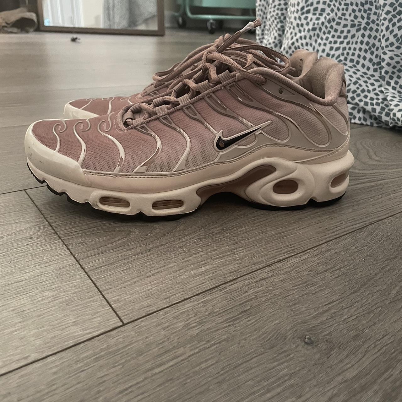 womens pink nike air max plus