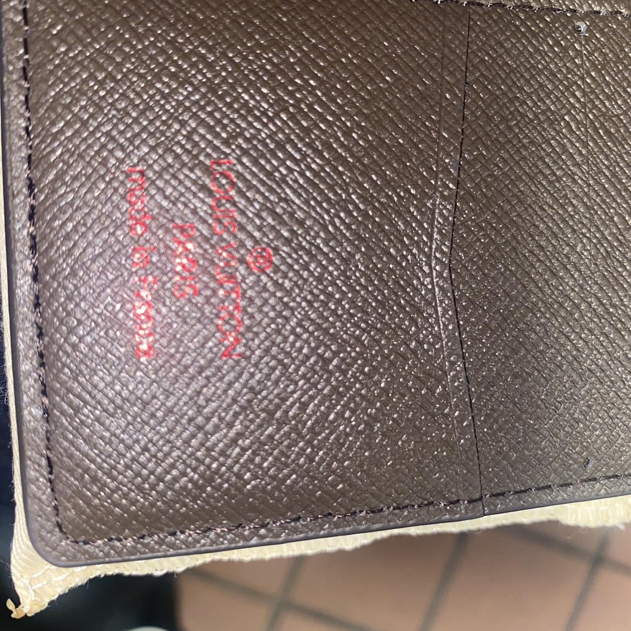 louis Vuitton wallet it stays closed but its missing - Depop