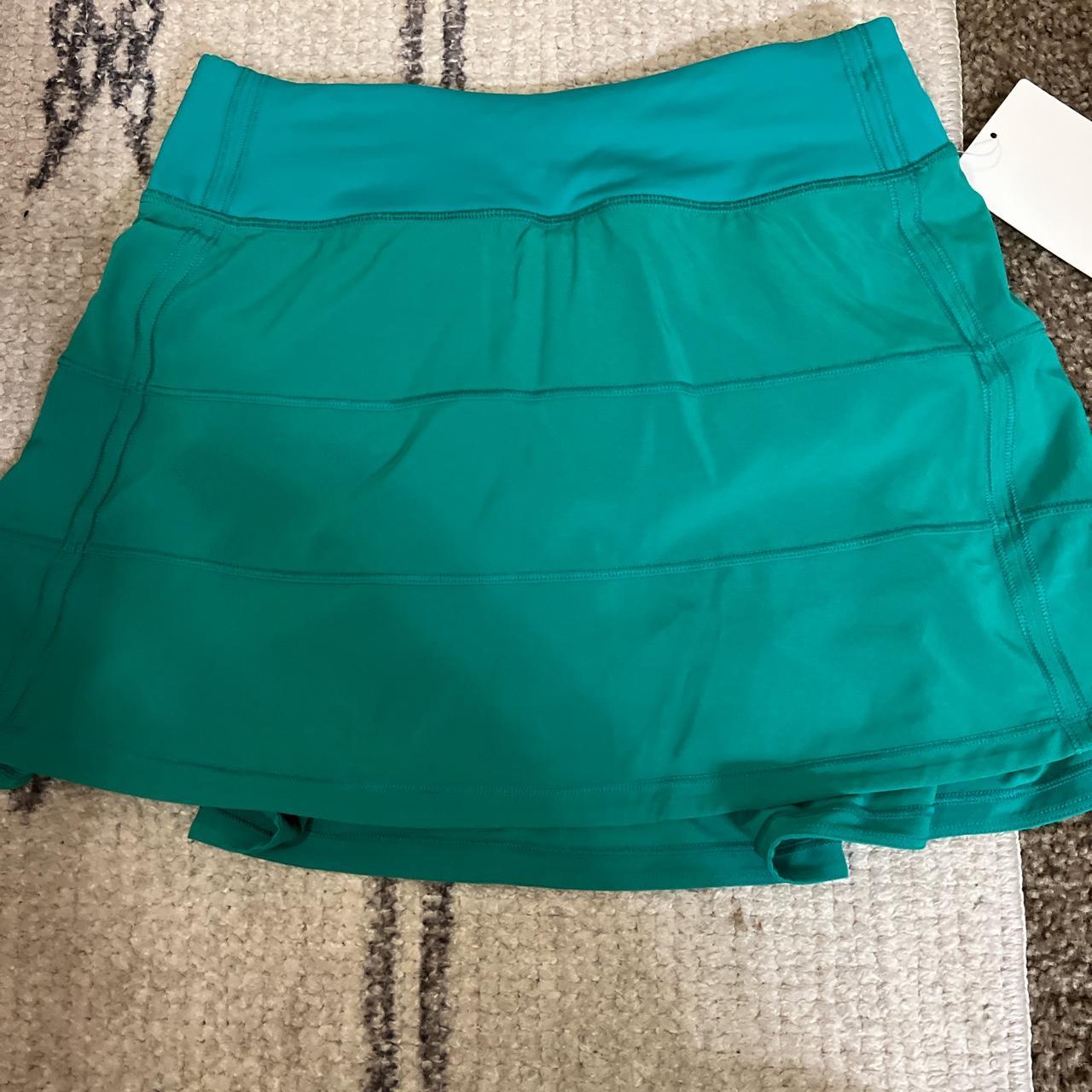 Lulu skirt with built in shorts Never worn - Depop