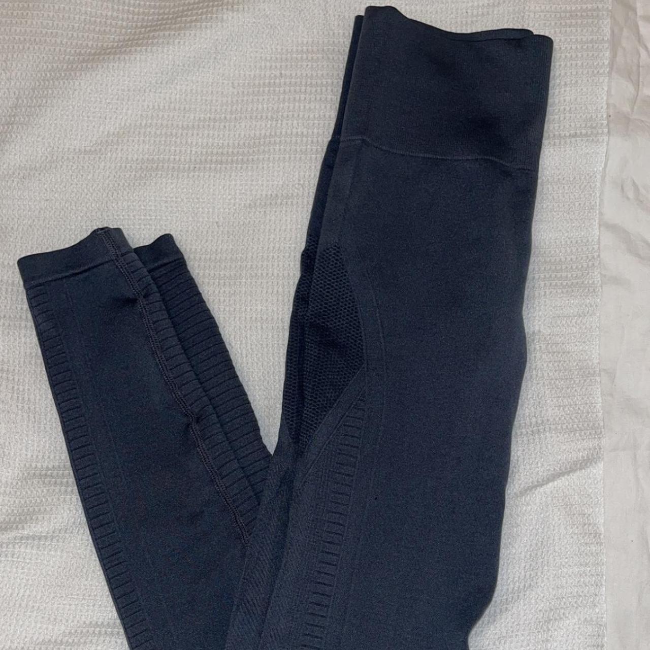 2xs navy leggings, worn once so are in perfect... Depop