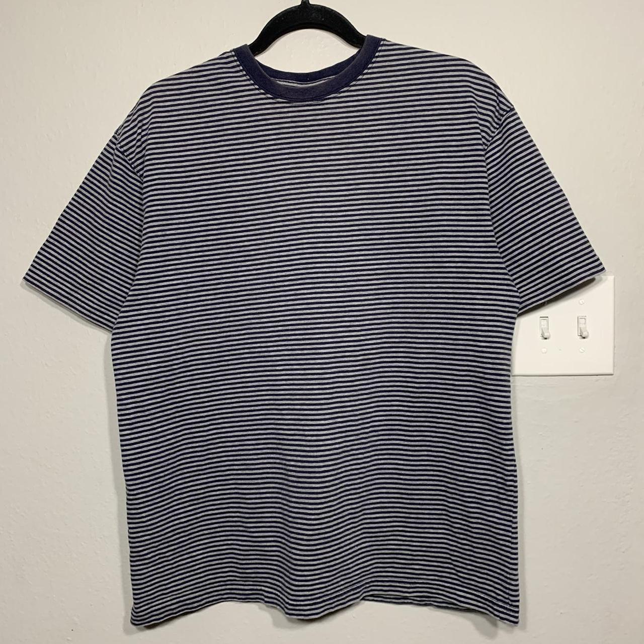 Gap Men's Navy and Grey T-shirt | Depop