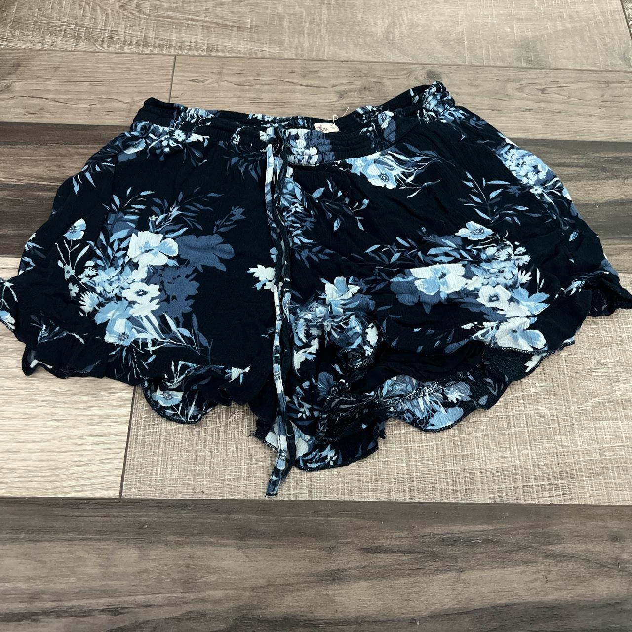 Hollister floral clearance shorts